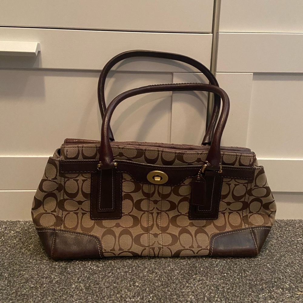 Vintage brown coach handbag.
